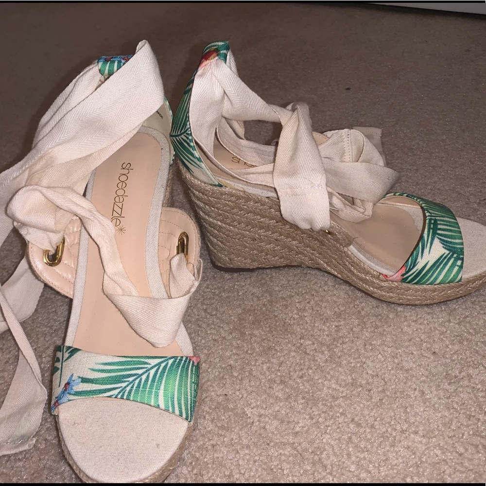 NEW Shoe Dazzle Strappy Wedges